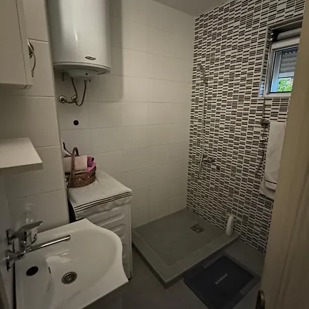 Apartment Home *